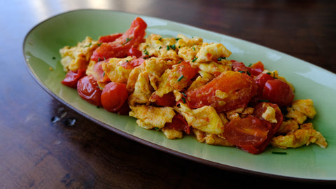 Stir-fried tomatoes and eggs on a plate
